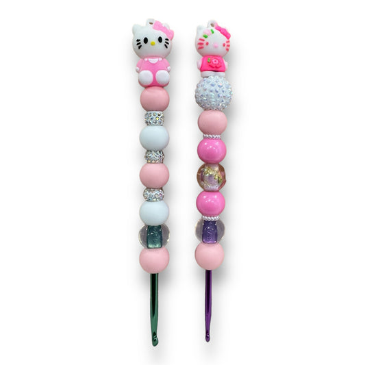 Beaded Crochet Hook w Collectible Topper- Hello Kitty